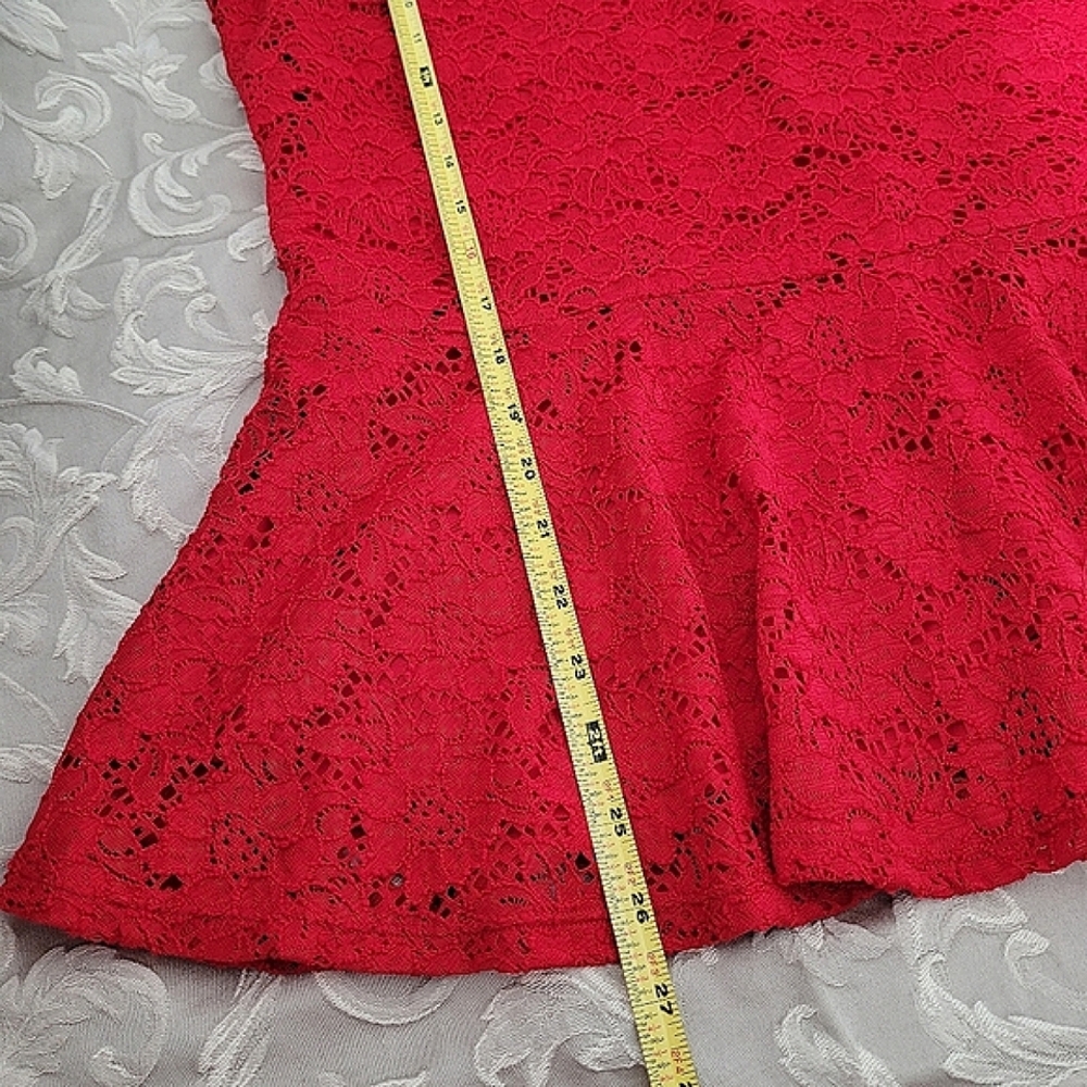NWT Red Floral Lace Sleeveless Peplum Top Ellen Tracy Size Medium - Picture 13 of 15